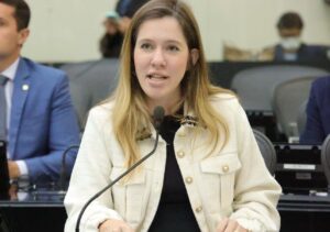 Cibele Moura propõe que puérperas saiam da maternidade já vinculadas à UBS de referência em Alagoas