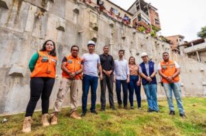 Prefeito Rodrigo Cunha entrega encostas da Grota da Macaxeira e João Sampaio e amplia proteção em áreas de risco
