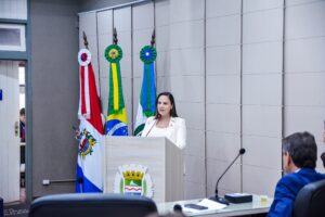 Vereadora apresenta emendas ao PLDO e destaca ações prioritárias nas áreas da educação e saúde