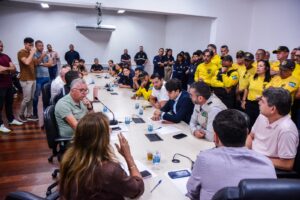 Vereadores recebem servidores do Município para debater votação de benefícios para categorias