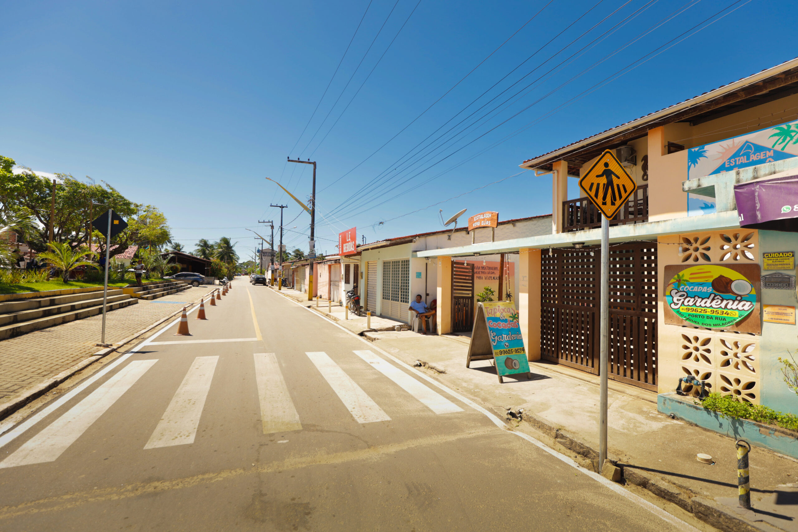 Solenidade de inauguracao das ruas pavimentadas e assinatura de ordem de servico.