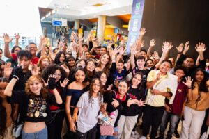 Marina JHC participa de sessão de cinema com estudantes do Maceió Abraça o Mundo