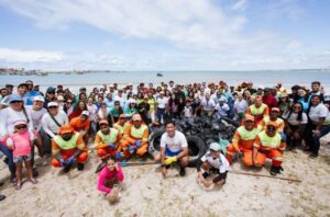 Prefeito Rodrigo Cunha participa de mobilização mundial pela limpeza de praias, rios e mangues em Maceió