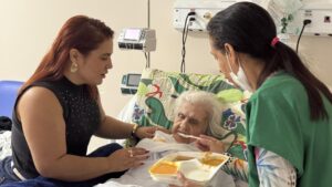 Alta de paciente de 96 anos marca primeiro mês do Hospital do Idoso de Alagoas